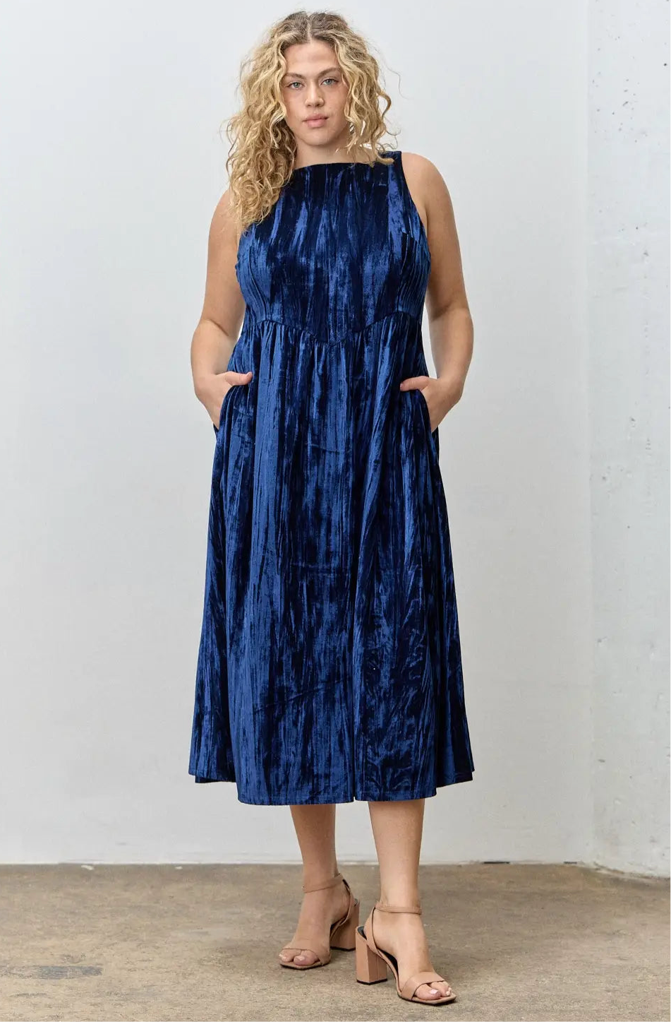 CURVE Velvet Midi Dress