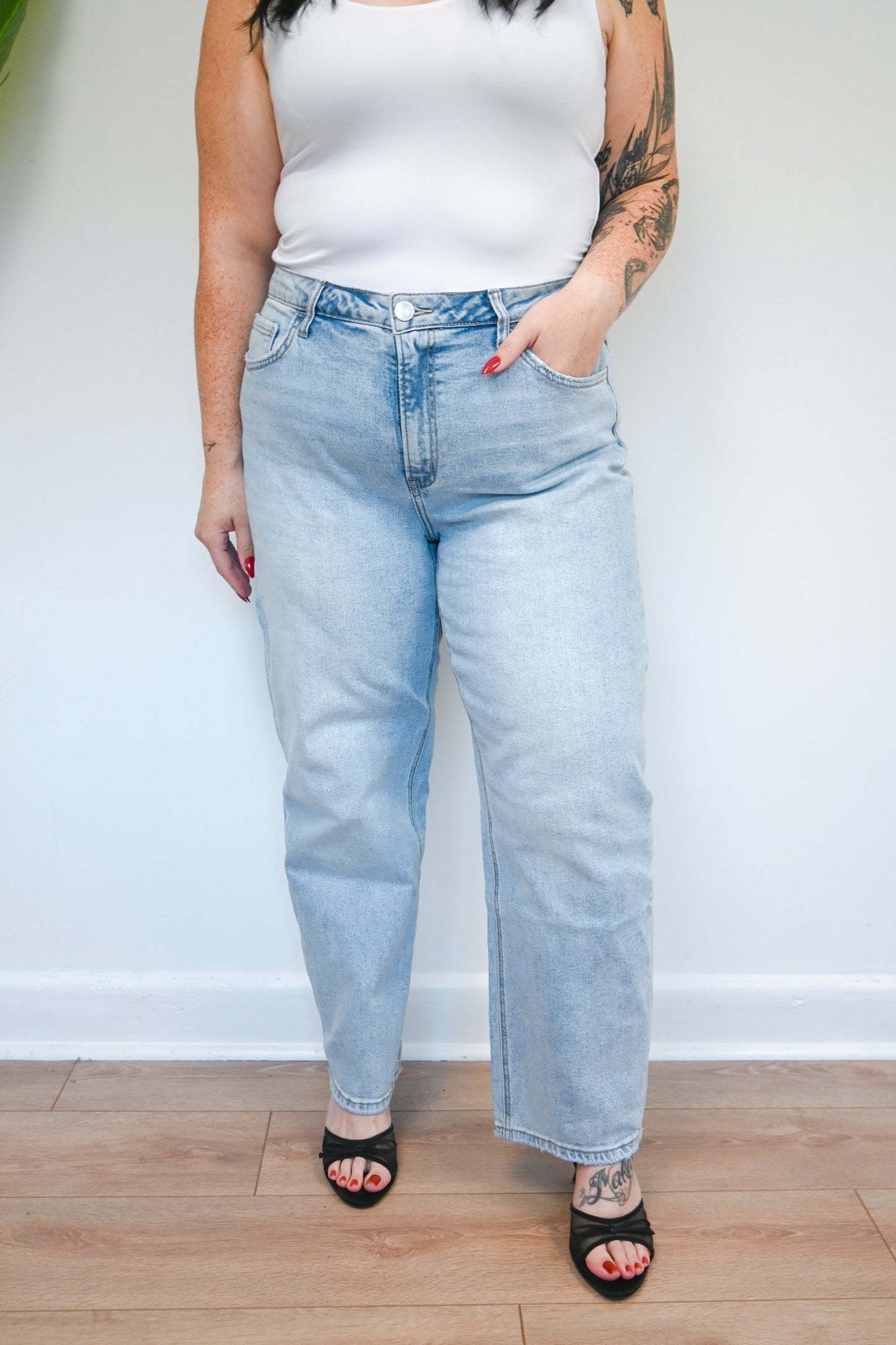 Barbara Slim Barrel Jean (3-24W)