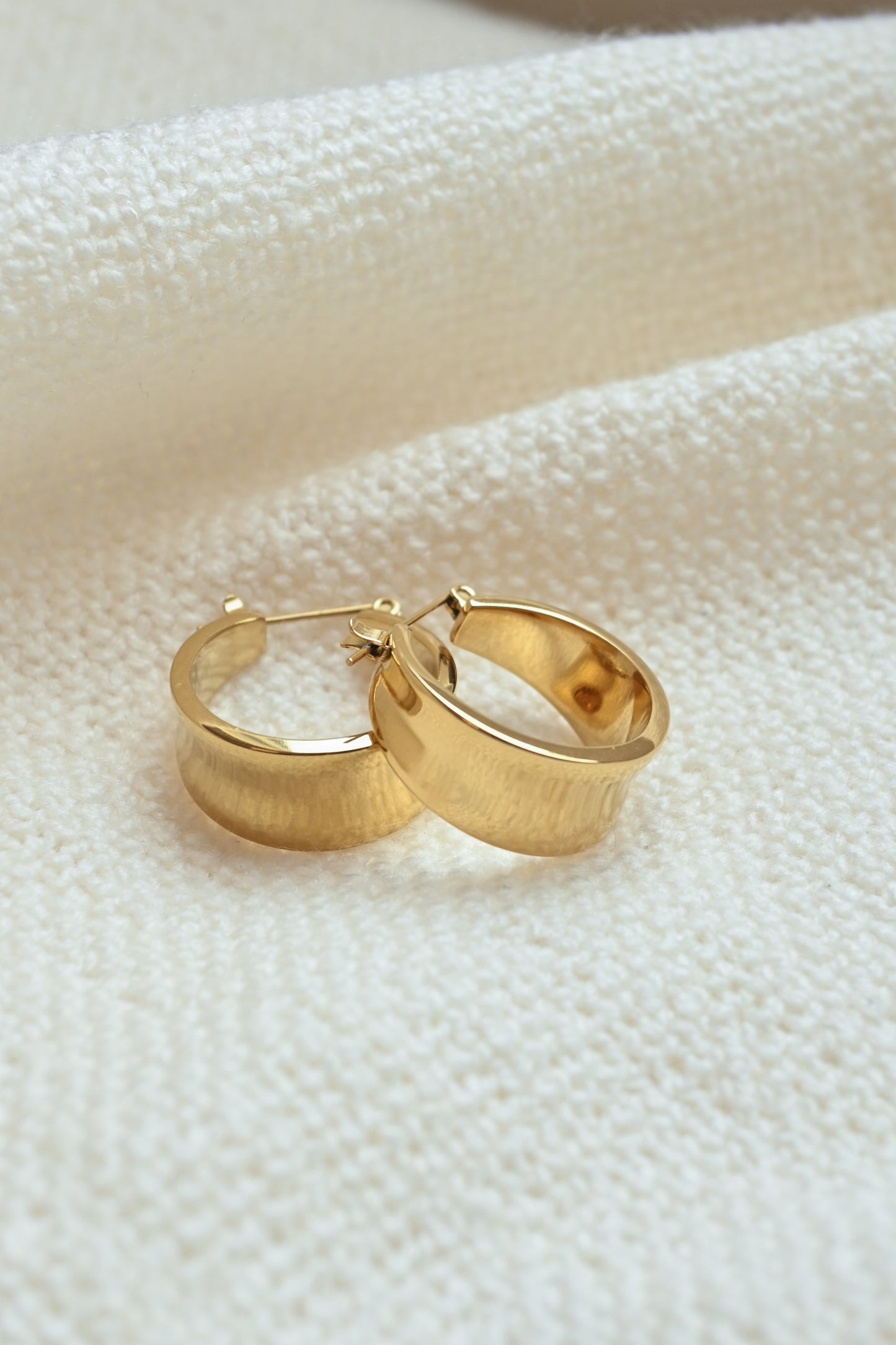 Wide Tapered Hoop