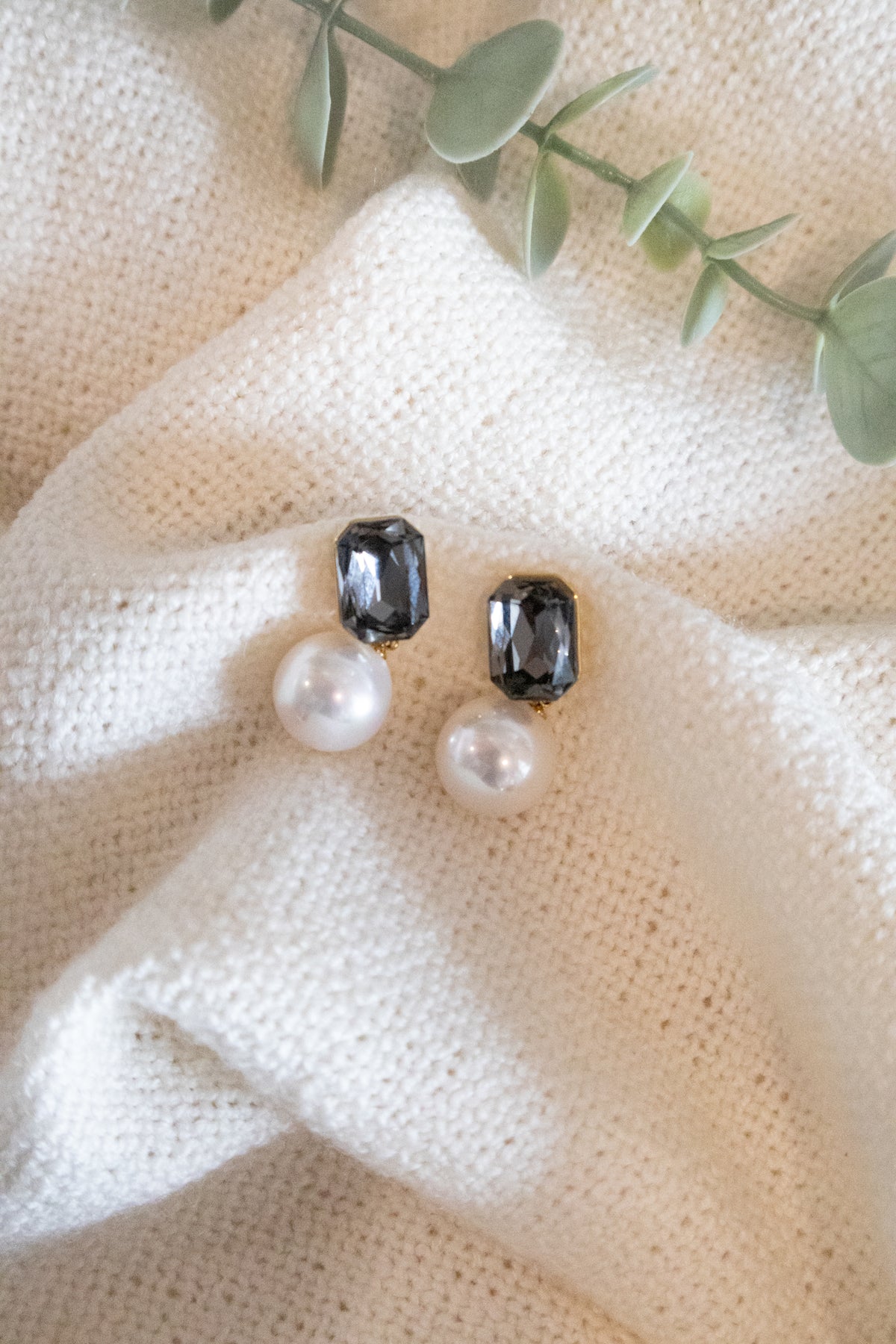 Gem Pearl Earring
