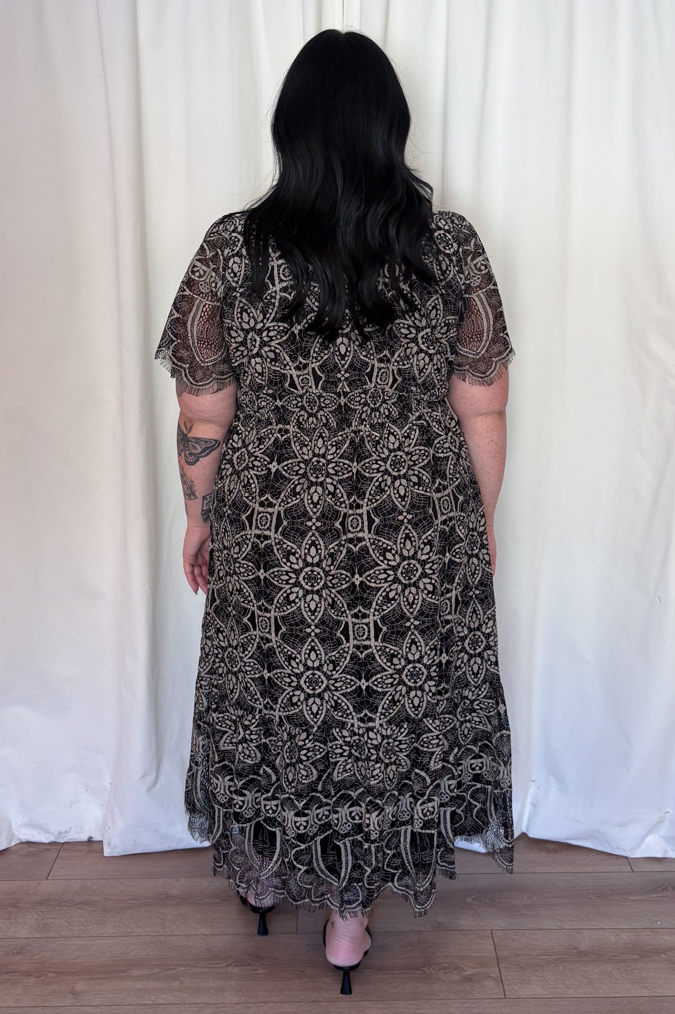 CURVE Lace Midi Dress