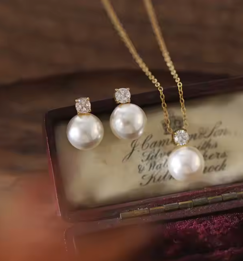 Pearl Pendant Necklace