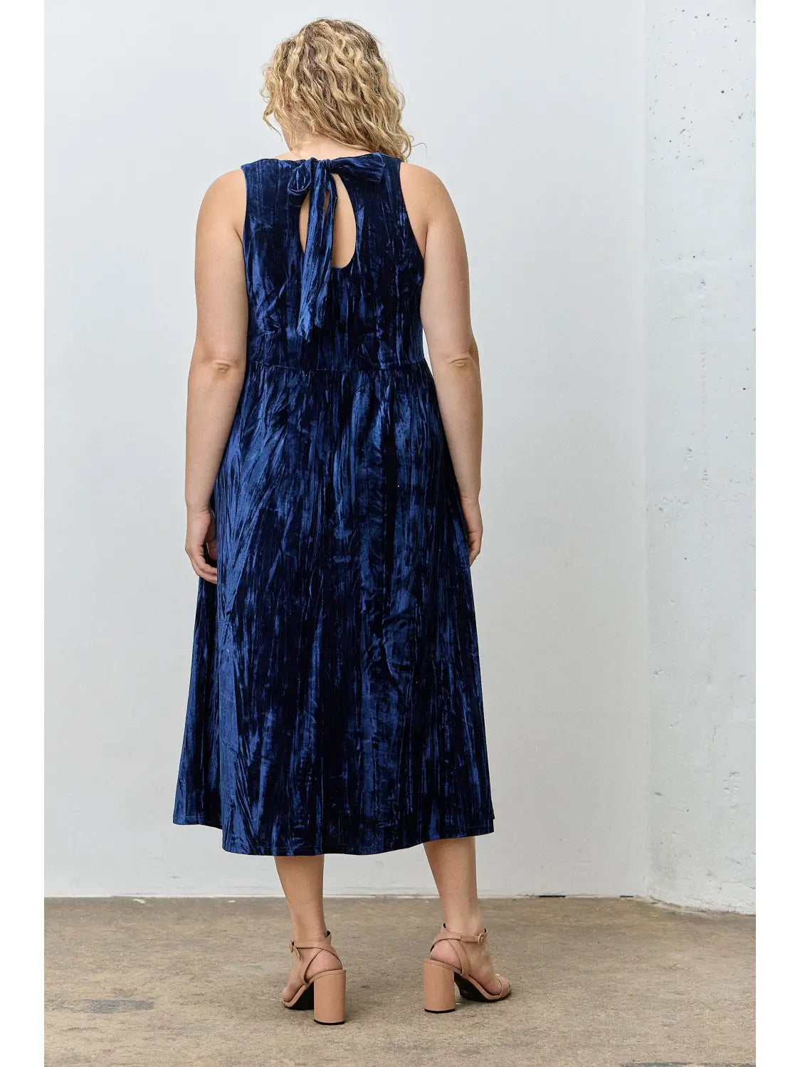 CURVE Velvet Midi Dress