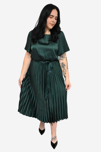 CURVE Pleated Midi Dress