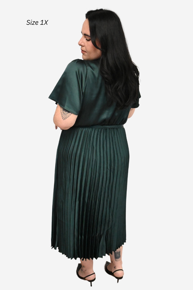 CURVE Pleated Midi Dress