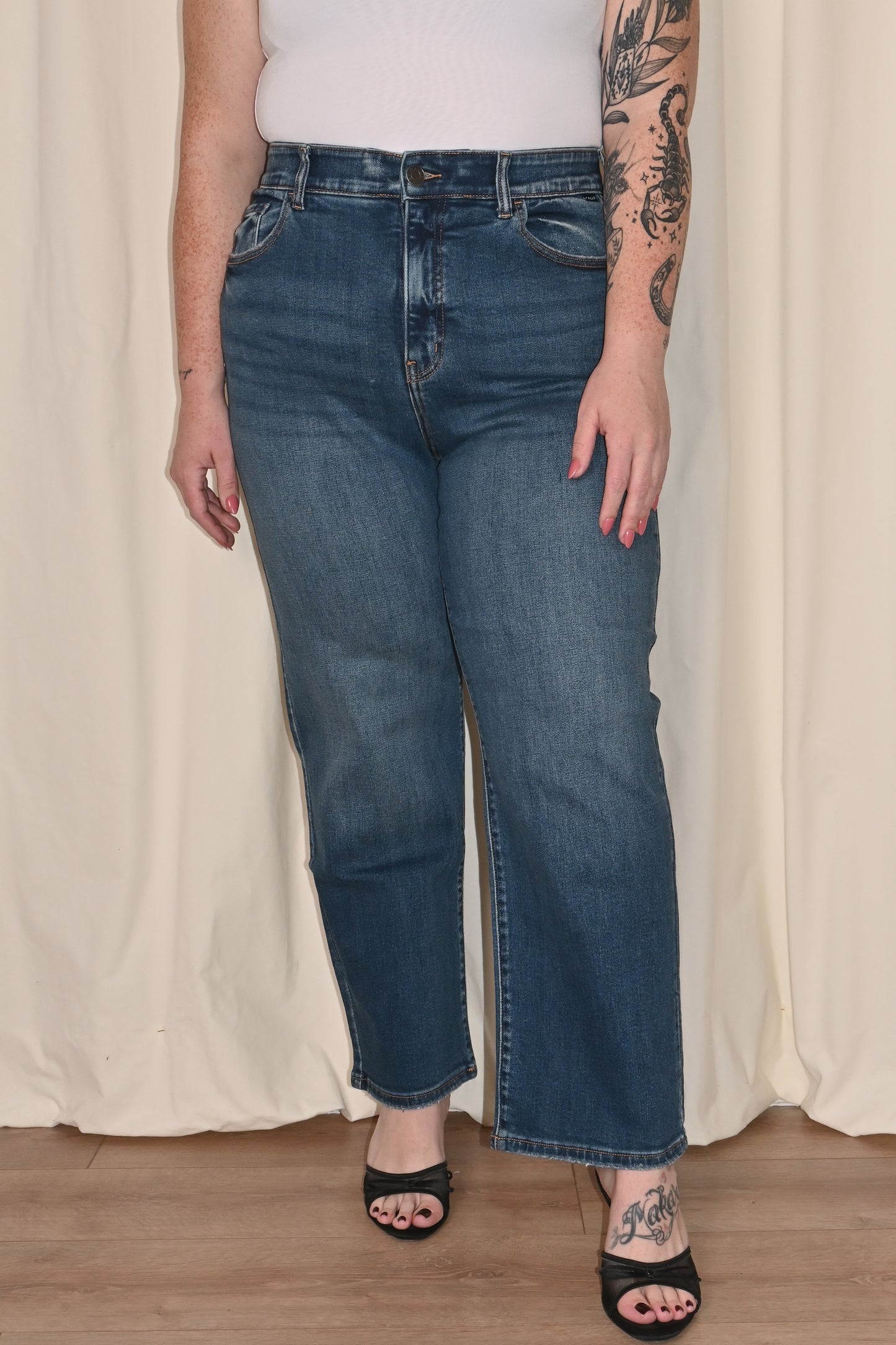 CURVE Kimberly Straight Jean