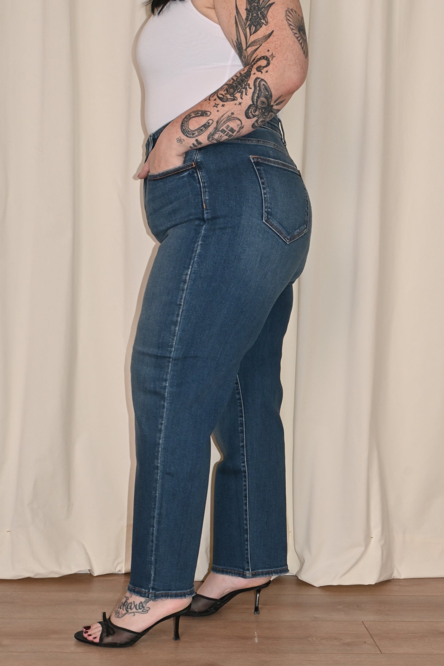 CURVE Kimberly Straight Jean