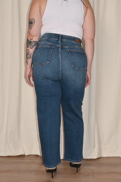 CURVE Kimberly Straight Jean