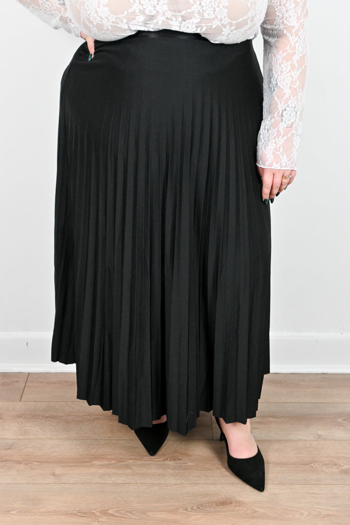 Plus size black pleated midi skirt 
