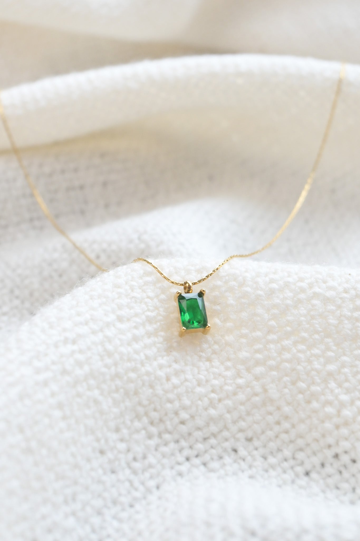 Emerald necklace gold plated hypoallergenic 