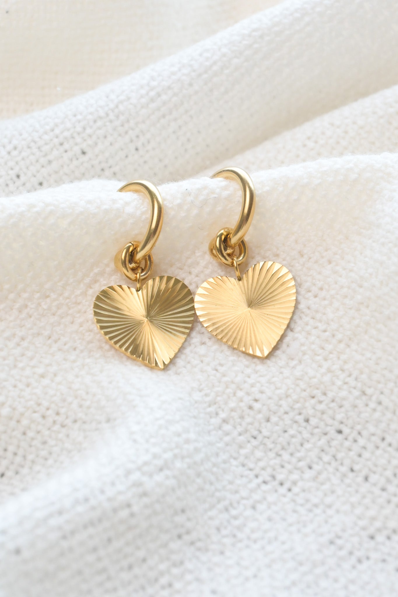 Heart earring gold plated hypoallergenic