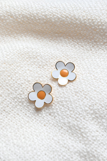 Flower Petal Stud (2 colours)