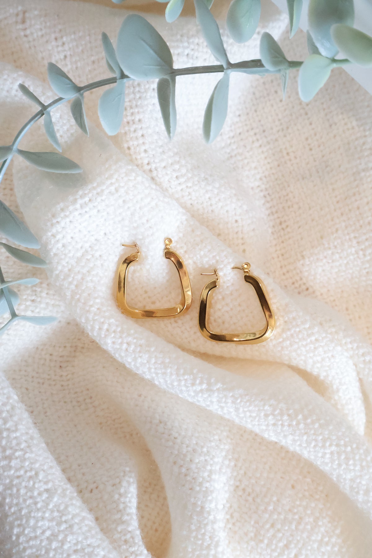 Twist Square Hoops