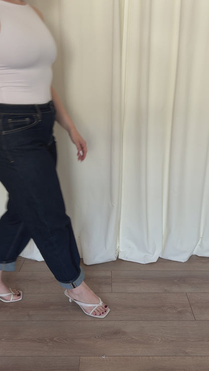 Bobby Slim Barrel Jean